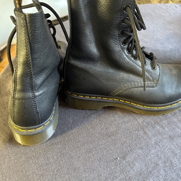 Dr Martens - Picture 3 of 4